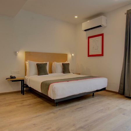 Отель Oyo Townhouse 150 Shreyas Colony Ахмедабад Экстерьер фото