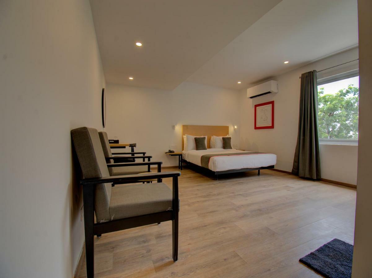 Отель Oyo Townhouse 150 Shreyas Colony Ахмедабад Экстерьер фото