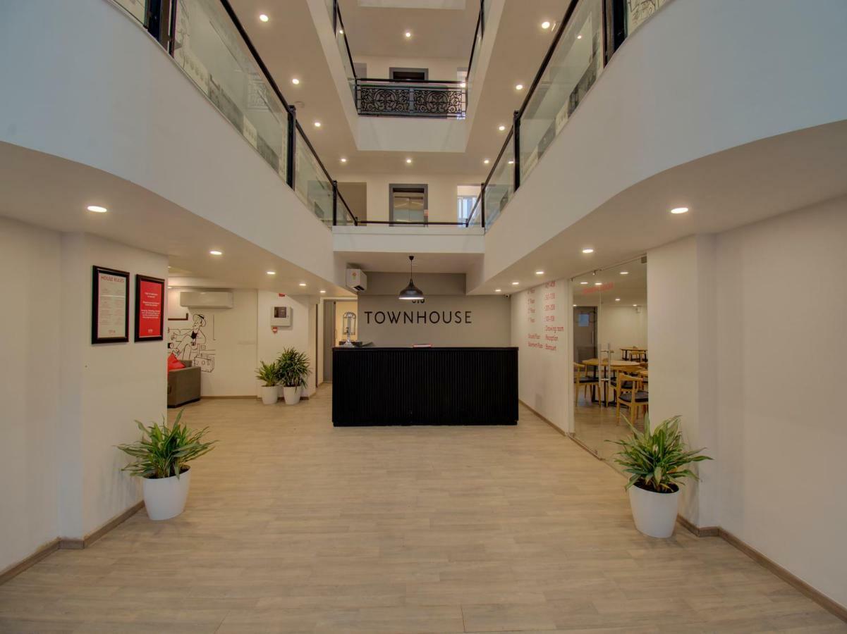 Отель Oyo Townhouse 150 Shreyas Colony Ахмедабад Экстерьер фото